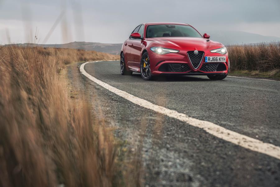  Alfa Romeo Giulia Quadrifoglio (952) 2016 года  (UK) (фото 18 из 40)